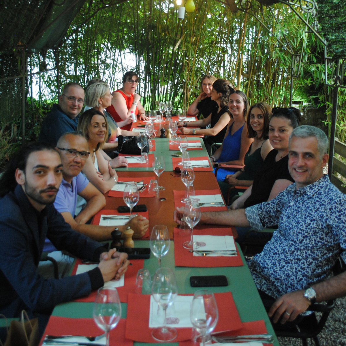 Repas du soir autour de mets et vins